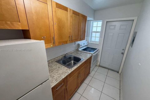 Снять в аренду кондоминиум в Норт-Майами-Бич, Флорида 1 спальня, 60.67м2, № 1995102 - фото 7