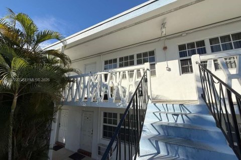 Снять в аренду кондоминиум в Норт-Майами-Бич, Флорида 1 спальня, 60.67м2, № 1995102 - фото 2