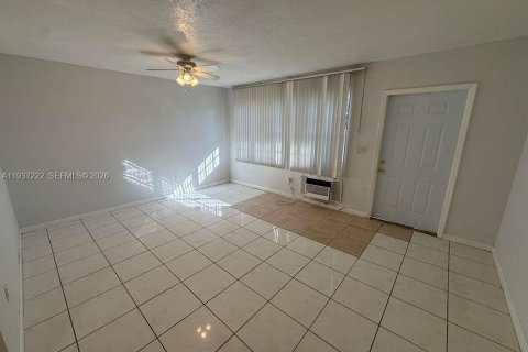 Снять в аренду кондоминиум в Норт-Майами-Бич, Флорида 1 спальня, 60.67м2, № 1995102 - фото 3