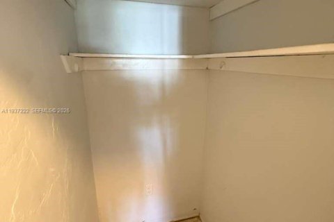 Снять в аренду кондоминиум в Норт-Майами-Бич, Флорида 1 спальня, 60.67м2, № 1995102 - фото 11