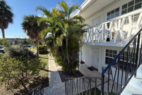 Снять в аренду кондоминиум в Норт-Майами-Бич, Флорида 1 спальня, 60.67м2, № 1995102 - фото 1