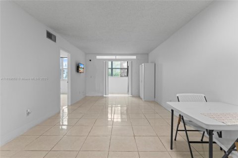 Condominio en venta en Margate, Florida, 2 dormitorios, 73.39 m2 № 1828337 - foto 11