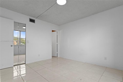 Condominio en venta en Margate, Florida, 2 dormitorios, 73.39 m2 № 1828337 - foto 17