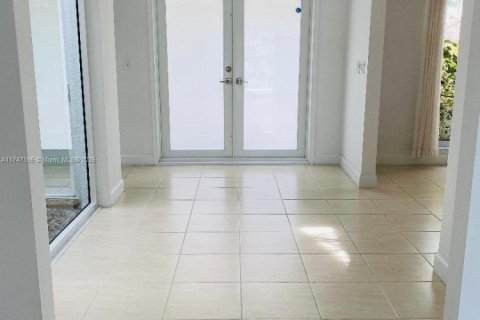 House in Coral Gables, Florida 5 bedrooms, 304.25 sq.m. № 1702218 - photo 4