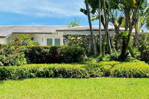 House in Coral Gables, Florida 5 bedrooms, 304.25 sq.m. № 1702218 - photo 2