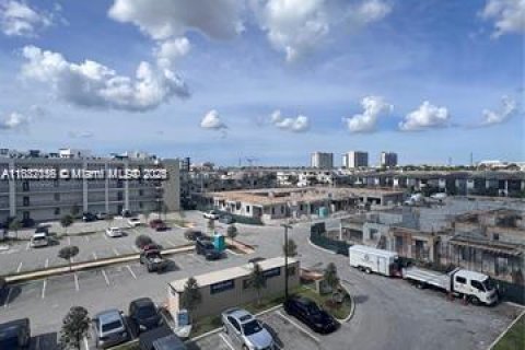Condo in Doral, Florida, 2 bedrooms in URBANA  № 1939117 - photo 27
