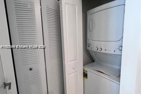Condo in Doral, Florida, 2 bedrooms in URBANA  № 1939117 - photo 19