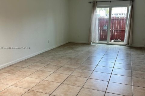 Condo in Pinecrest, Florida, 1 bedroom  № 1859740 - photo 4