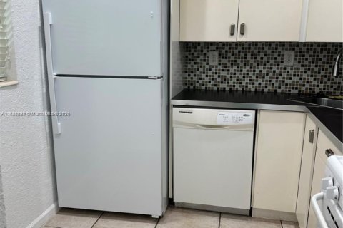 Condo in Pinecrest, Florida, 1 bedroom  № 1859740 - photo 5