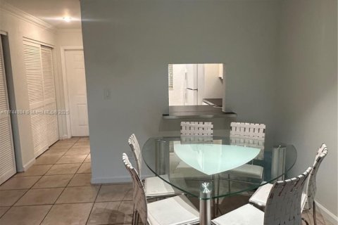 Condo in Pinecrest, Florida, 1 bedroom  № 1859740 - photo 7