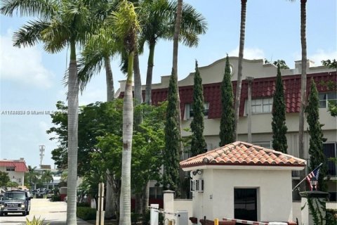 Condo in Pinecrest, Florida, 1 bedroom  № 1859740