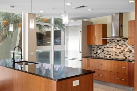 Condo in Saint Petersburg, Florida, 2 bedrooms  № 2289578 - photo 7