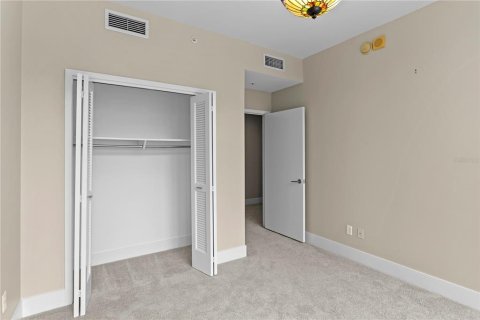 Condo in Saint Petersburg, Florida, 2 bedrooms  № 2289578 - photo 16