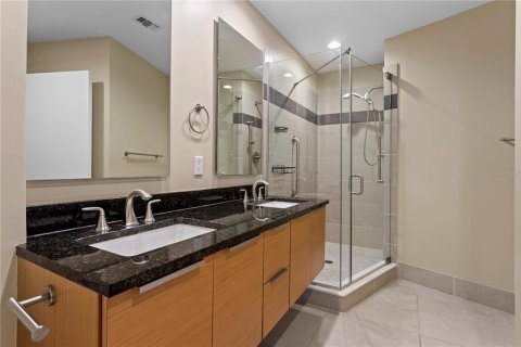 Condo in Saint Petersburg, Florida, 2 bedrooms  № 2289578 - photo 23