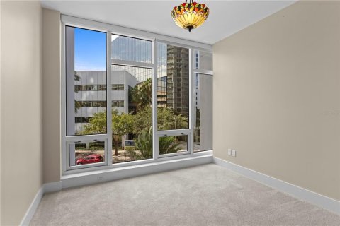Condo in Saint Petersburg, Florida, 2 bedrooms  № 2289578 - photo 14