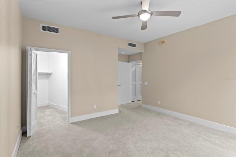 Condo in Saint Petersburg, Florida, 2 bedrooms  № 2289578 - photo 20