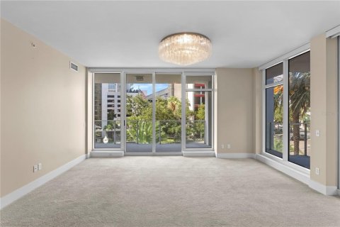 Condo in Saint Petersburg, Florida, 2 bedrooms  № 2289578 - photo 3