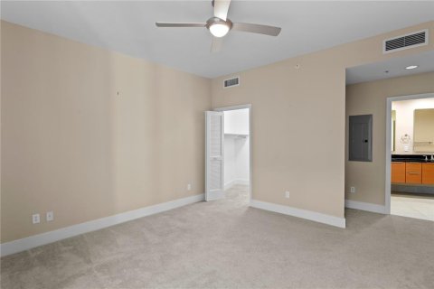 Condo in Saint Petersburg, Florida, 2 bedrooms  № 2289578 - photo 21