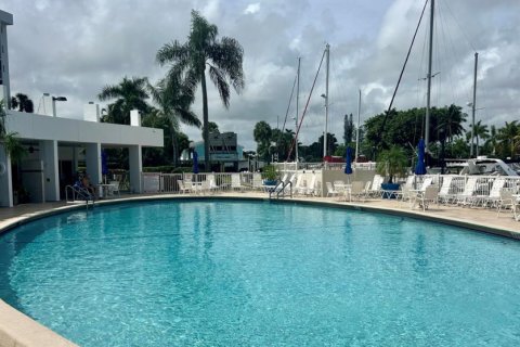 Condo in Pompano Beach, Florida, 2 bedrooms  № 2394727 - photo 26