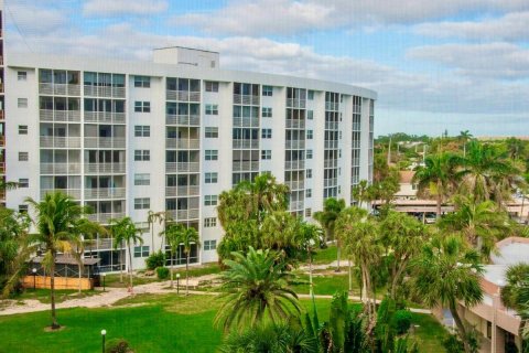 Condo in Pompano Beach, Florida, 2 bedrooms  № 2394727