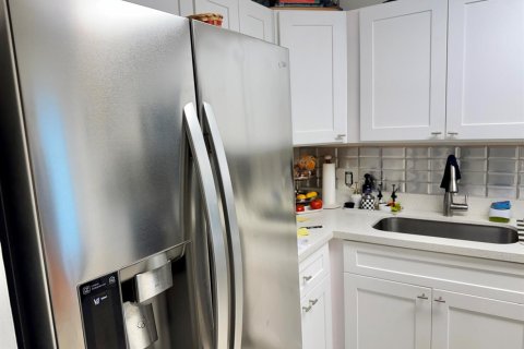 Condo in Pompano Beach, Florida, 2 bedrooms  № 2394727 - photo 3