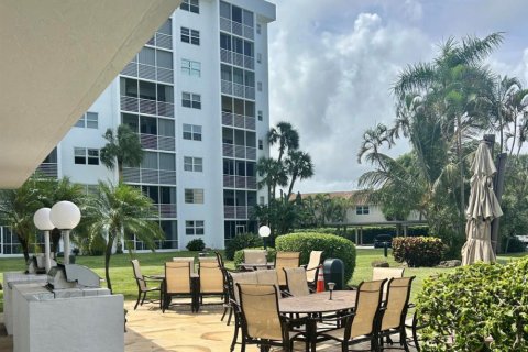 Condo in Pompano Beach, Florida, 2 bedrooms  № 2394727 - photo 24
