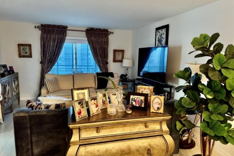 Condo in Pompano Beach, Florida, 2 bedrooms  № 2394727 - photo 7