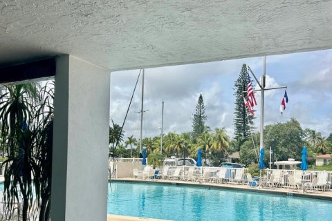 Condo in Pompano Beach, Florida, 2 bedrooms  № 2394727 - photo 27