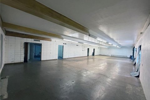 Immobilier commercial à vendre à Mims, Floride: 945.65 m2 № 2125605 - photo 6