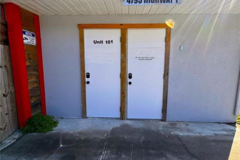 Immobilier commercial à vendre à Mims, Floride: 945.65 m2 № 2125605 - photo 9