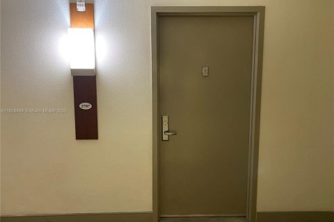 Condominio en venta en Miami, Florida, 47.19 m2 № 1806090 - foto 17
