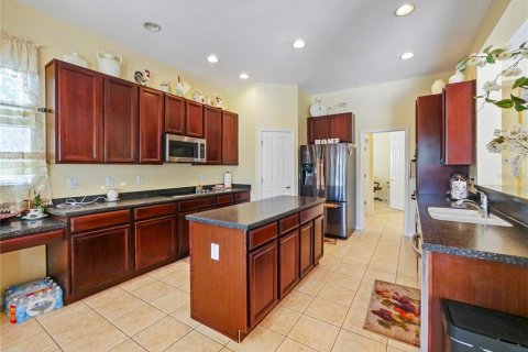 Villa ou maison à louer à Land O' Lakes, Floride: 5 chambres, 367.99 m2 № 2406462 - photo 4