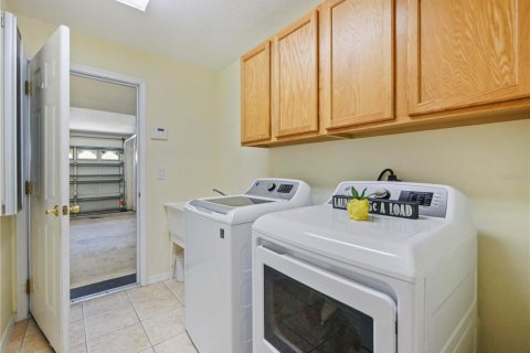 Villa ou maison à louer à Land O' Lakes, Floride: 5 chambres, 367.99 m2 № 2406462 - photo 8