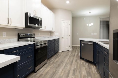 Villa ou maison à louer à Polk City, Floride: 4 chambres, 214.6 m2 № 2157698 - photo 4