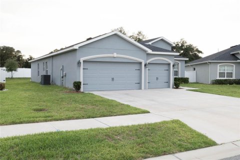 Villa ou maison à louer à Polk City, Floride: 4 chambres, 214.6 m2 № 2157698 - photo 2