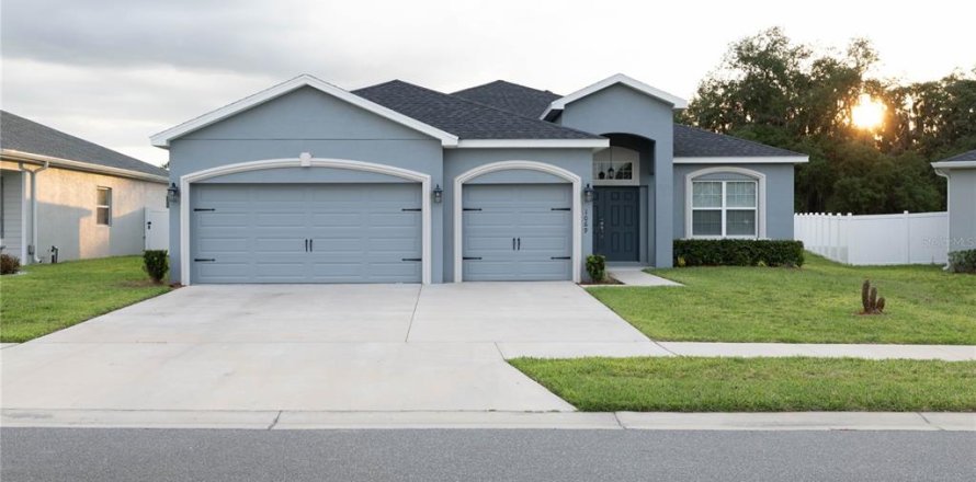 Villa ou maison à Polk City, Floride 4 chambres, 214.6 m2 № 2157698