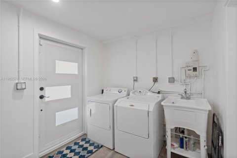 House in Miami Gardens, Florida 4 bedrooms, 115.2 sq.m. № 2080948 - photo 19