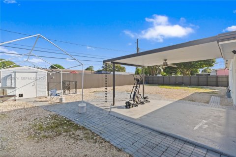 House in Miami Gardens, Florida 4 bedrooms, 115.2 sq.m. № 2080948 - photo 21
