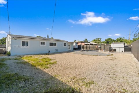 House in Miami Gardens, Florida 4 bedrooms, 115.2 sq.m. № 2080948 - photo 20