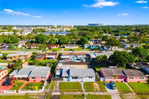 House in Miami Gardens, Florida 4 bedrooms, 115.2 sq.m. № 2080948 - photo 24