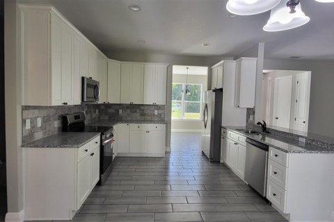 House in New Smyrna Beach, Florida 4 bedrooms, 226.5 sq.m. № 1893839 - photo 7