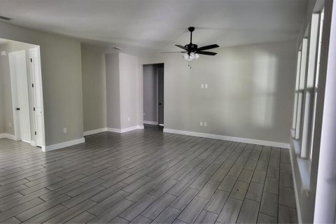 House in New Smyrna Beach, Florida 4 bedrooms, 226.5 sq.m. № 1893839 - photo 11