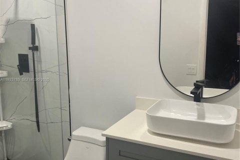 Villa ou maison à louer à Sunrise, Floride: 4 chambres, 177.26 m2 № 1982132 - photo 4