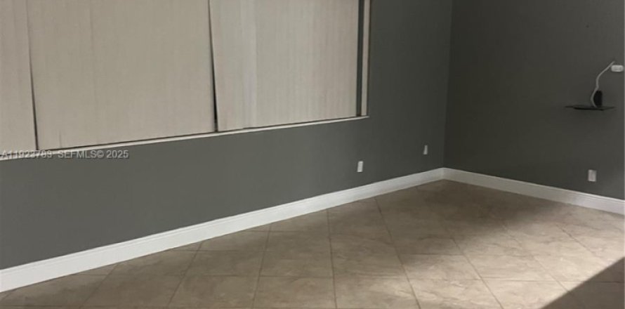 Villa ou maison à Sunrise, Floride 4 chambres, 177.26 m2 № 1982132