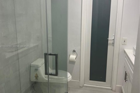 Villa ou maison à louer à Sunrise, Floride: 4 chambres, 177.26 m2 № 1982132 - photo 2