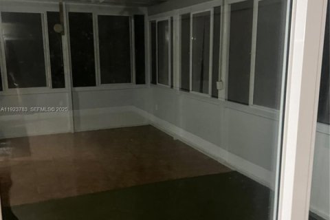 Villa ou maison à louer à Sunrise, Floride: 4 chambres, 177.26 m2 № 1982132 - photo 3