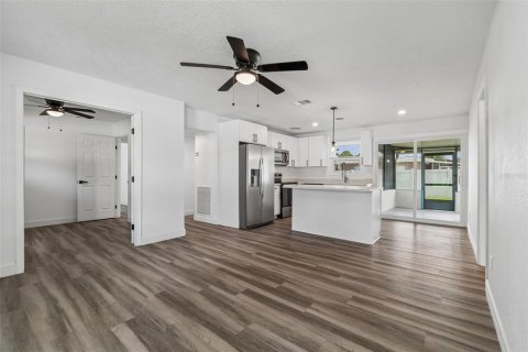 Casa en venta en Tampa, Florida, 4 dormitorios, 106.56 m2 № 2199641 - foto 4