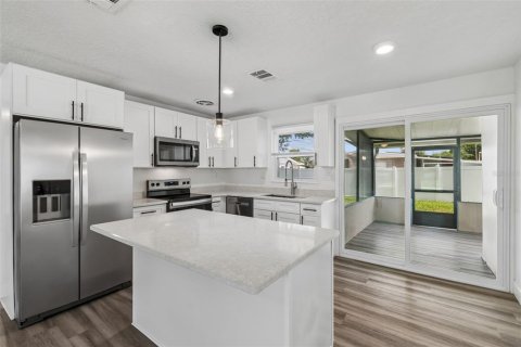 Casa en venta en Tampa, Florida, 4 dormitorios, 106.56 m2 № 2199641 - foto 7