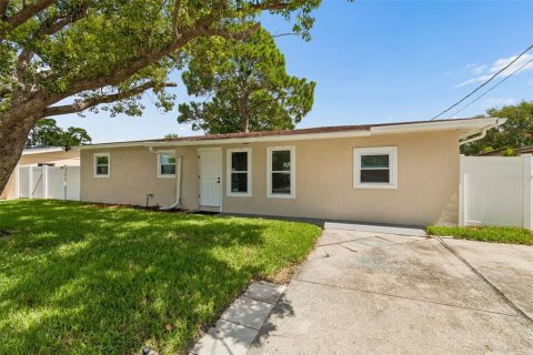 Casa en venta en Tampa, Florida, 4 dormitorios, 106.56 m2 № 2199641 - foto 2