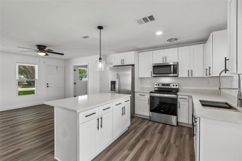 Casa en venta en Tampa, Florida, 4 dormitorios, 106.56 m2 № 2199641 - foto 8